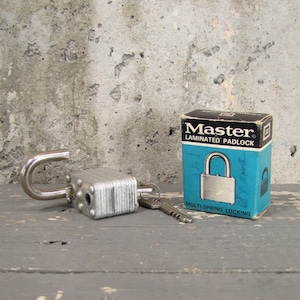 Vintage Padlock with 2 Keys in Original Box Master Lock Company Milwaukee Wisconsin, U.S.A. #22