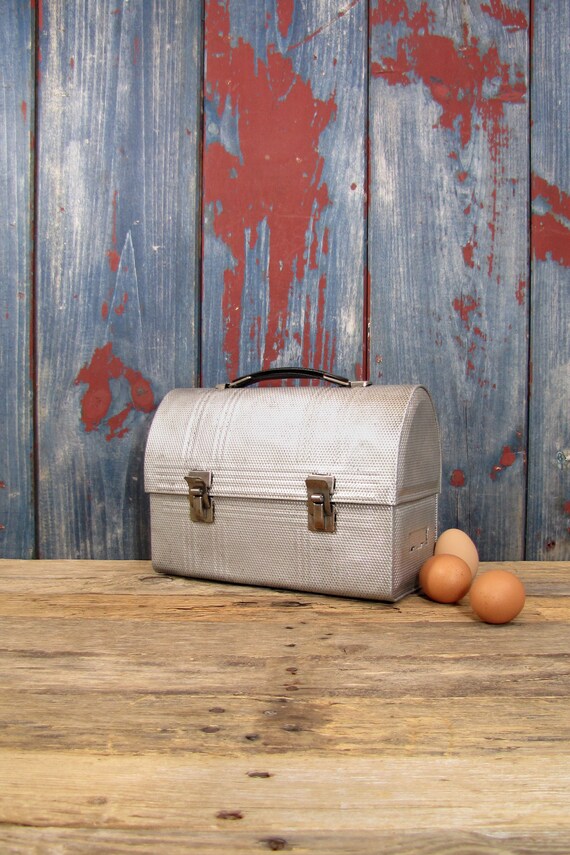 ontploffen ik heb honger aanpassen Vintage Lunch Box Retro Textured Aluminum Dome Lunchbox With - Etsy Israel