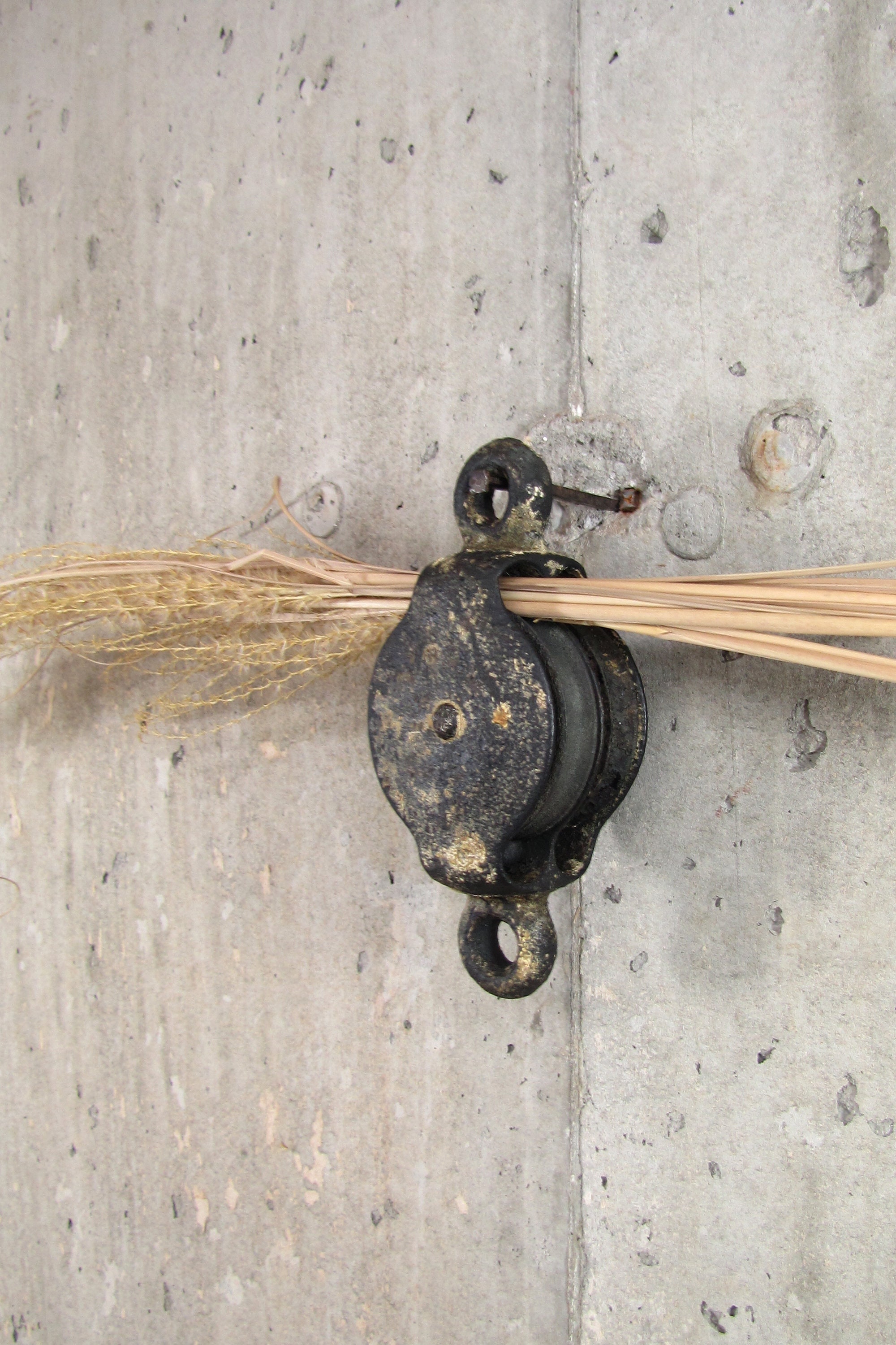 Vintage Double Pulley Cast Iron Textured Farmhouse Barn Weathered Nautical Hardware