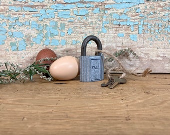 Vintage Yale Padlock with 2 Keys - Eaton USA Made Lock