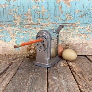 Vintage Pencil Sharpener Boston Ranger 55 Art Deco Retro Surface Mount Office Desk Workshop Hunt Manufacturing Co. Statesville, NC, USA