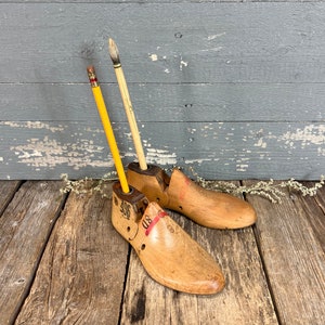 Vintage Antique Pair of Child&#39;s Wooden Cobbler Shoe Wood Forms Vintage Pen Holders Candle Display