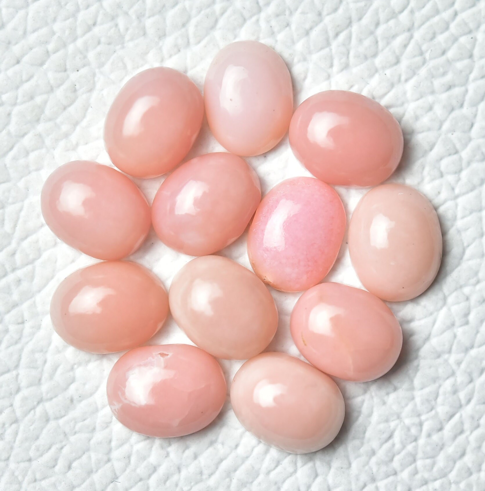 天然ペルーピンクオパールカボション ロット 4 x 6 mm 5 x 7 mm 6 x 8