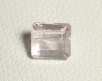 1 st. naturliga rosa kunzit fasetterade lösa ädelstenar 12x13,5 mm smaragdslipad form sällsynt kunzitslipad ädelsten lös sten halvädelstenar C-19912
