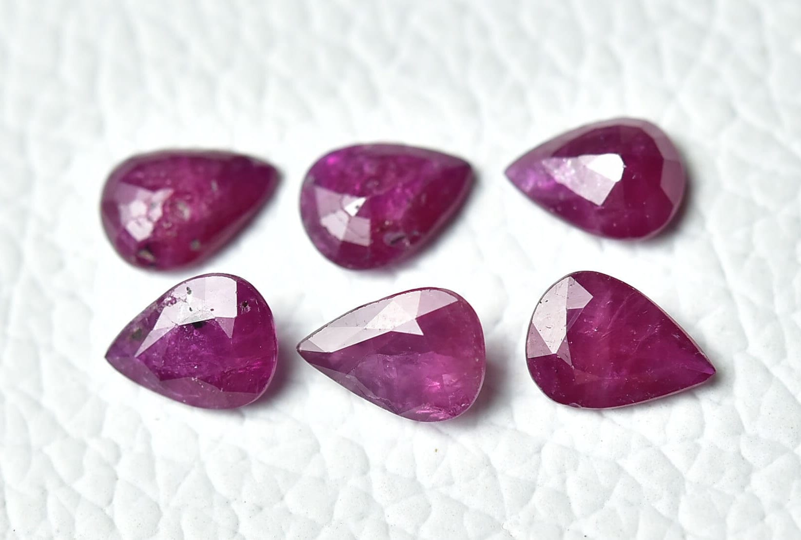 天然ルビー ファセットカット宝石 2個セット 5.5x7.5mm ペアシェイプ