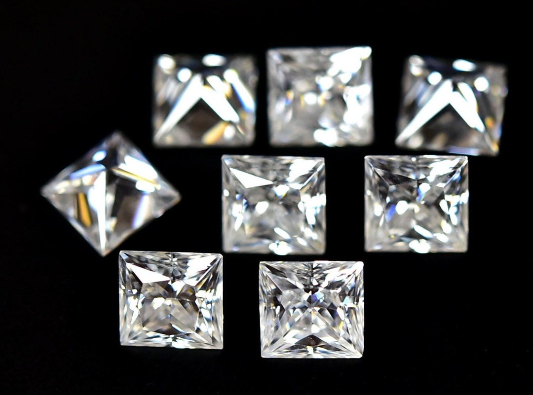 Pierre Moissanite Taille Princesse 2x2mm - Neuve Avec étiquettes