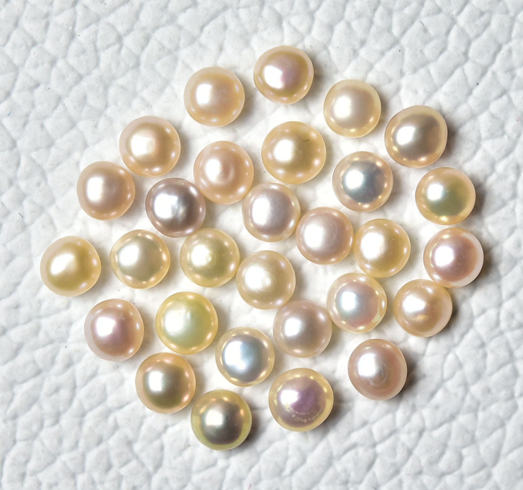 offen scallop pearls pattern オッフェン Starfish and pearl drop earrings in light gold-toned brass