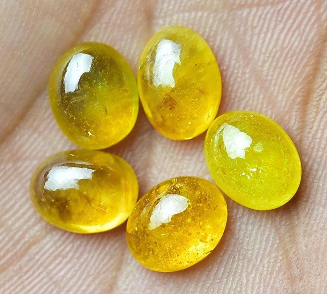 Cabochon Naturel En Nellite Jaune Flashy - 31 Carats, Forme Ronde - Origine Inde