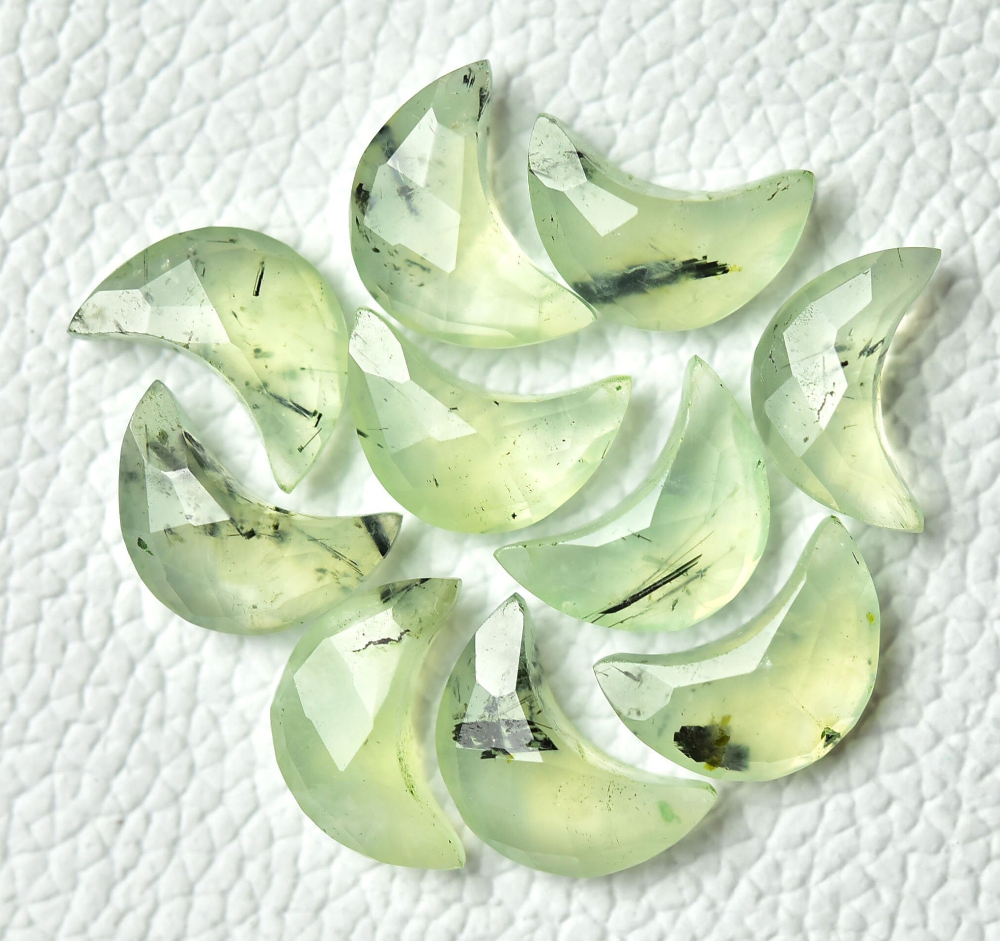 天然プレナイト三日月形ファセットカットルースジェムストーン2個