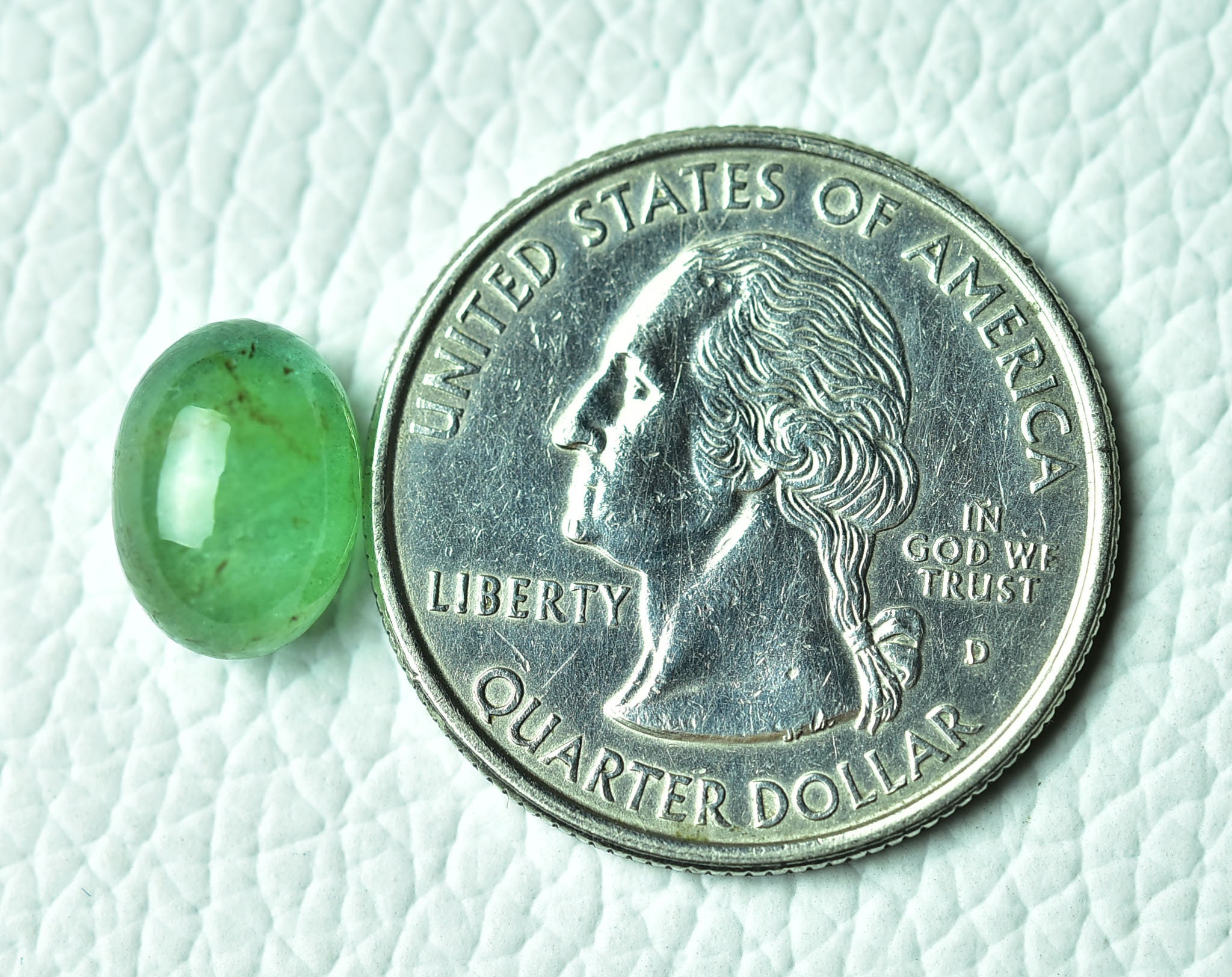 Émeraude Cabochon Naturel 4,1 Cts - Non Traitée, Provenance Colombie - Qualité Très Bonne