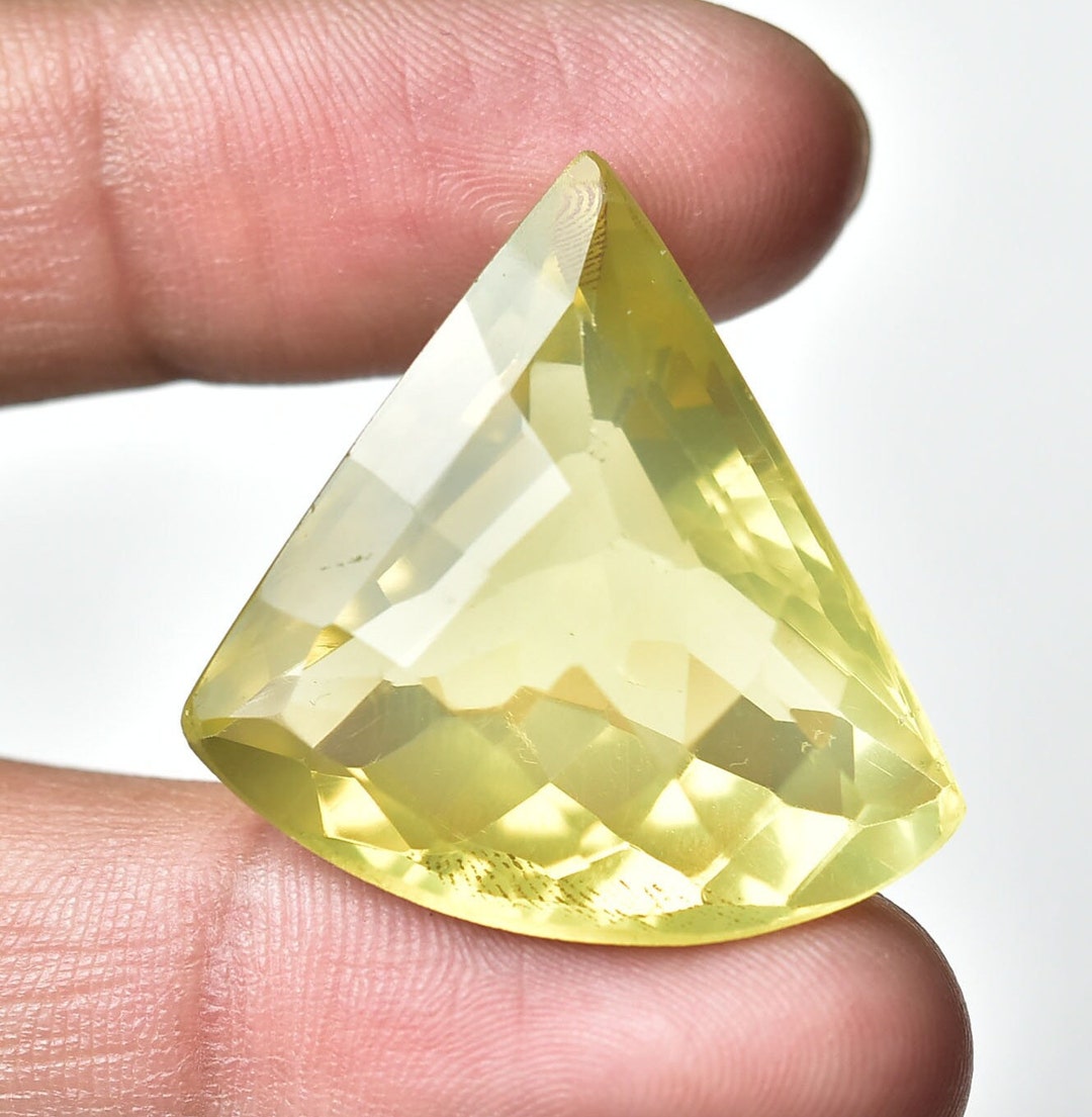 50カラット天然レモンクォーツファセットジェムストーンファンシー