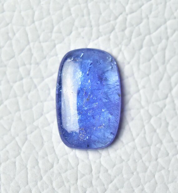 Cabochon Tanzanite Naturelle Certifiée – 31,60 Cts (17,4x16,2x9,4mm)