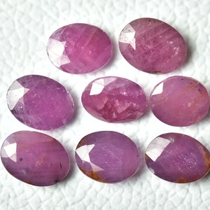 3 stycken naturliga rubin fasetterade lösa ädelstenar, parti 7,5 x 10 mm till 9 x 11 mm, oval form, äkta rubin, ädelstenar, ädelsten C-10401