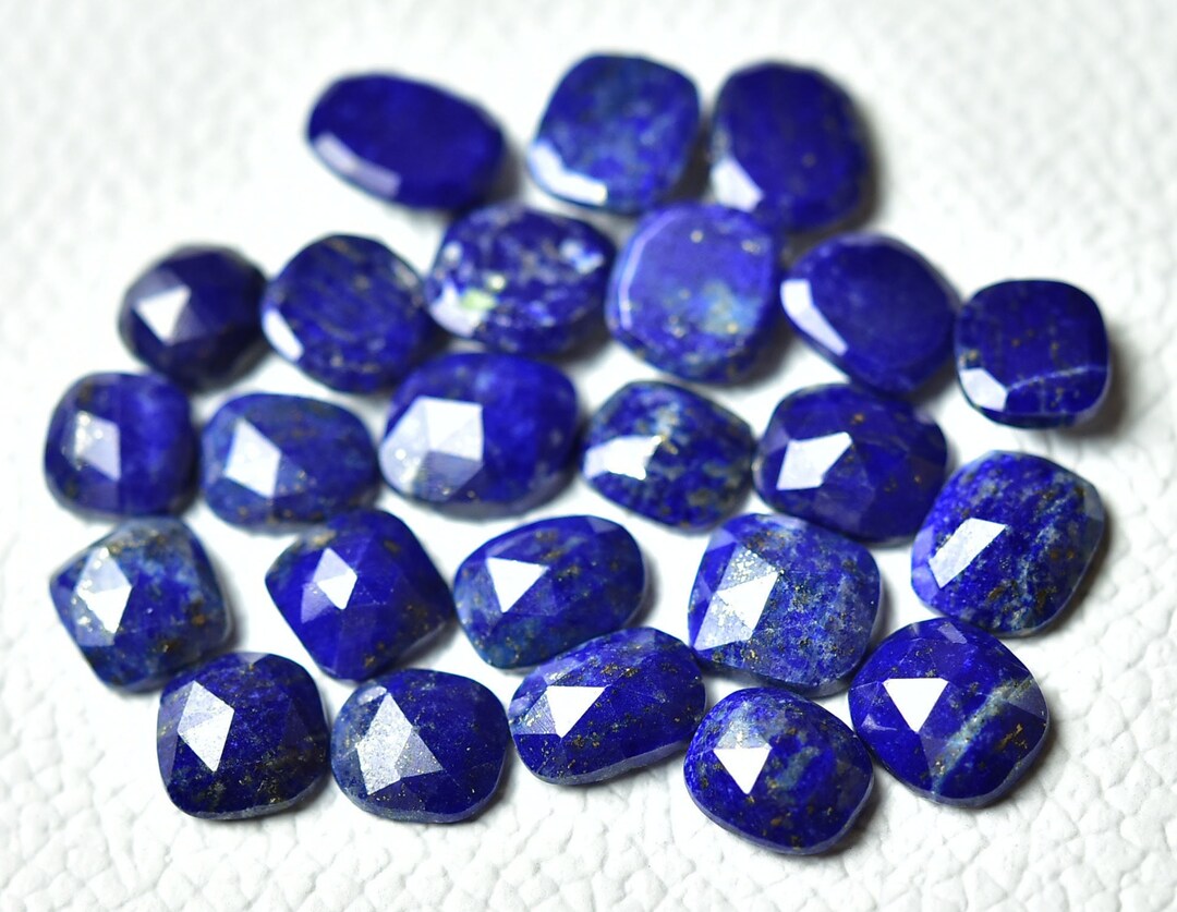 Minéraux et pierres précieuses. Collier perles Lave 8 mm + Lapis Lazuli