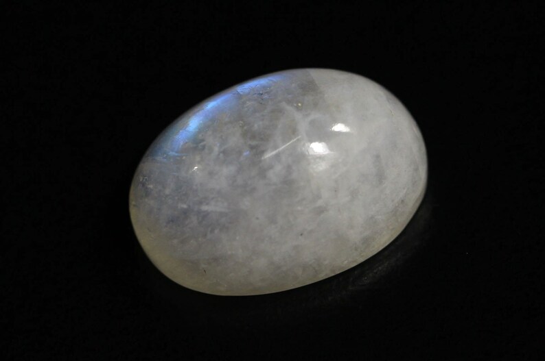 1 Piece Natural Rainbow Moonstone Cabochons 15x20mm Oval Shape White Moonstone Gemstones Cabs Loose Stones Smooth Gems Semi Precious C-18899