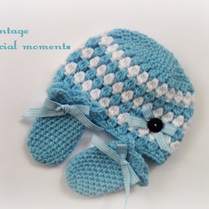 Newborn crochet hat and mittens set in white & light blue with cotton plaid ribbon, New born baby boy gift