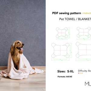 Puede incluir: Un patrón de costura PDF para una toalla o manta para mascotas, con instrucciones. El patrón está disponible en tallas S-XL y viene en formatos A4/A0. El nivel de dificultad es principiante. La imagen muestra un perro envuelto en una toalla rosa.