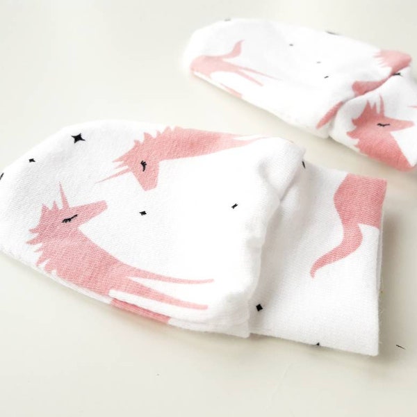Baby anti krabwantjes met eenhoorn print, handschoenen, wanten zonder duim voor baby meisje | sprookjesachtig licht roze