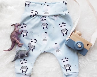 Baby harem broekje met grafische print wasbeer | zwart wit unisex baby leggings | monochrome