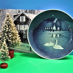BING & GRONDAHL 1974 CHRISTMAS Plate...&quot;Christmas In The Village&quot;...From Our Private Collection...Includes All Original Packaging