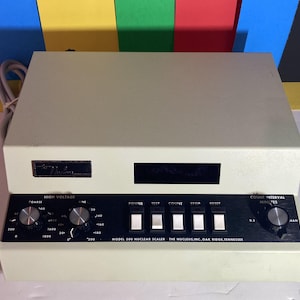 NUCLEUS SCALER MODEL 500 From Tennelec/Nucleus Inc. Of Oak Ridge, Tennessee, Powers On