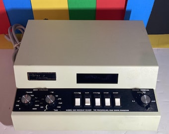 NUCLEUS SCALER MODEL 500 From Tennelec/Nucleus Inc. Of Oak Ridge, Tennessee, Powers On