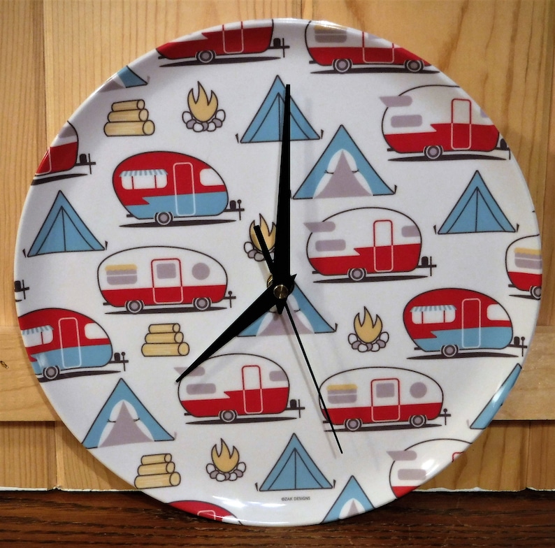 PICNIC PLATE THEMED Wall Clock....Continuous Sweep Second Hand...Battery Operated...All New Clock Movement & Hands...Kitchen? Camper? R V? image 1