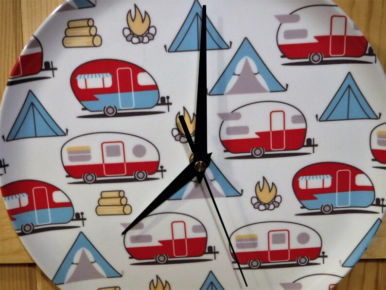 PICNIC PLATE THEMED Wall Clock....Continuous Sweep Second Hand...Battery Operated...All New Clock Movement & Hands...Kitchen? Camper? R V? image 2