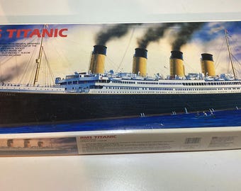 ACADEMY MINICRAFT TITANIC 1/350 Scale Model Kit. New In Box. Never assembled. Catalog Number 1405
