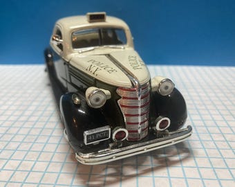 1938 CHEVROLET MASTER DELUXE N Y P D Police Cruiser, 1/43 Scale, Diecast Metal, Highly Detailed