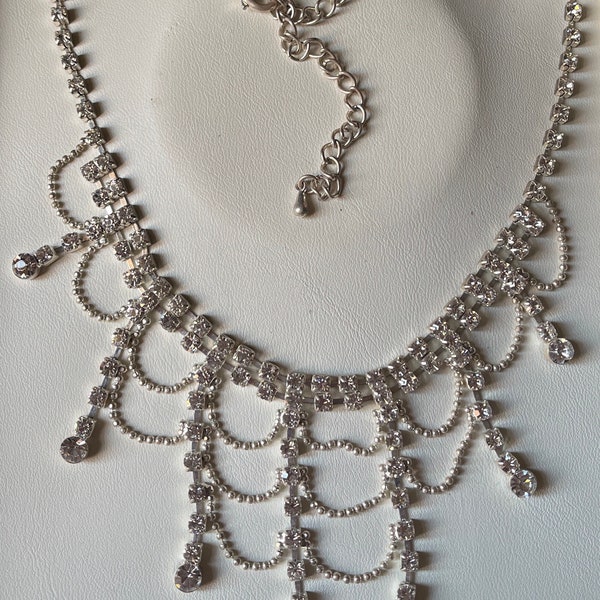 Stunning Vintage silver tone diamanté paste necklace