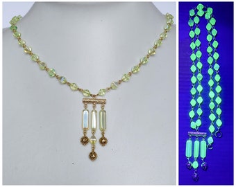 Czech uranium dangle glass pendant and uranium glass beads necklace