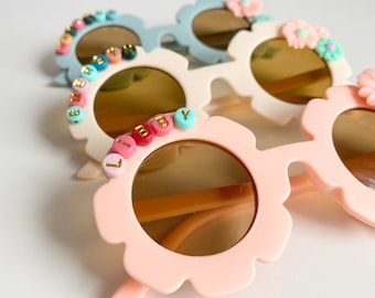 Personalized daisy sunglasses, toddler flower sunglasses, baby flower sunglasses, retro sunglasses, retro kids sunglasses, name sunglasses