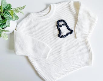 Handgeborduurde spooktrui: baby's eerste Halloween-outfit