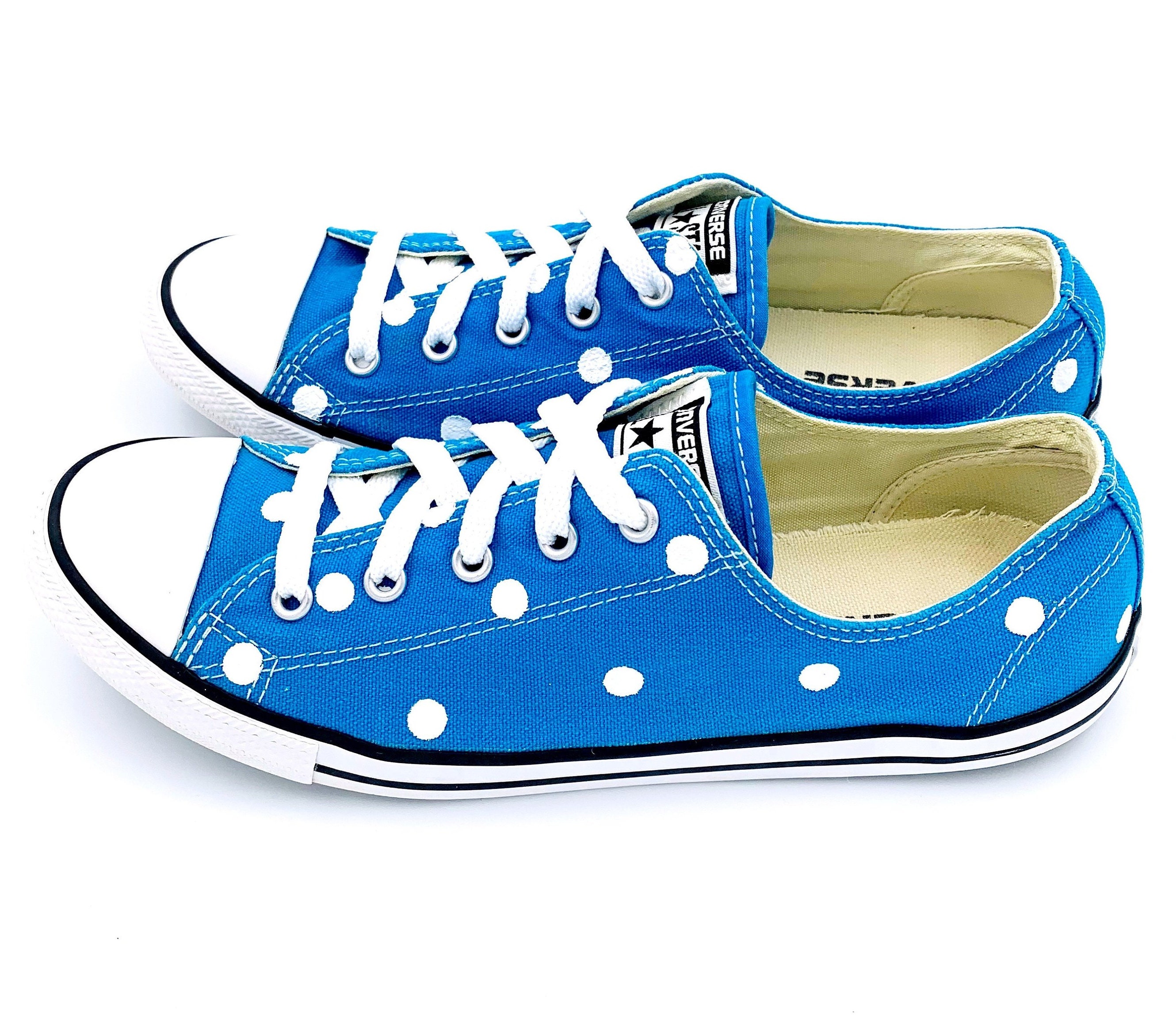 blue polka dot converse