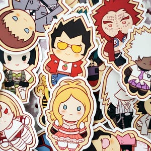 Puede incluir: Una colección de pegatinas coloridas de estilo anime que presentan varios personajes con diseños únicos. Las pegatinas muestran una variedad de atuendos y expresiones, con una estética de dibujos animados. Las pegatinas tienen un borde blanco.