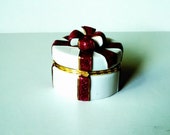 Vintage Keepsake white red bow Ceramic Vintage Ring Holder Retro Collectibles