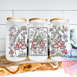 Vaso de vidrio esmerilado con la carta del tarot de la rana - Vaso con forma de hongo Cottagecore con tapa de bambú y pajita - Bonita vajilla estética para amantes de las ranas