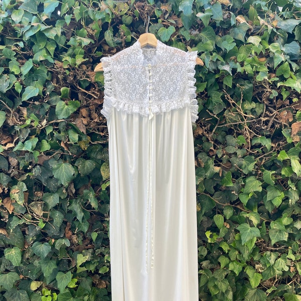 SALE 70's Cottagecore Nightgown/1970's Picnic At Hanging Rock Nightgown/Vintage Lace And Nylon White Nightgown/Vintage Cottagecore Nightgown