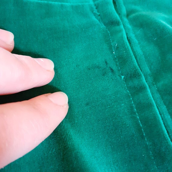 Luxurious Green Velvet Fitted Sheath - image 3