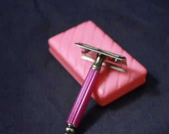 Vintage "Big Wig" Safety Razor in Original Case - Pink - like Flying Eagle