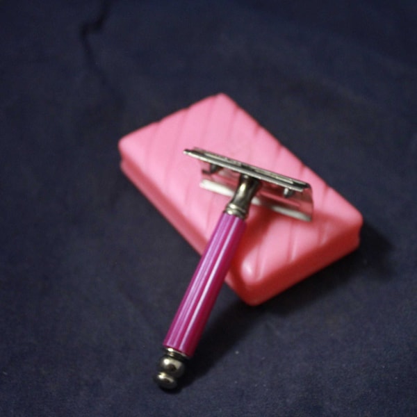 Vintage "Big Wig" Safety Razor in Original Case - Pink - like Flying Eagle