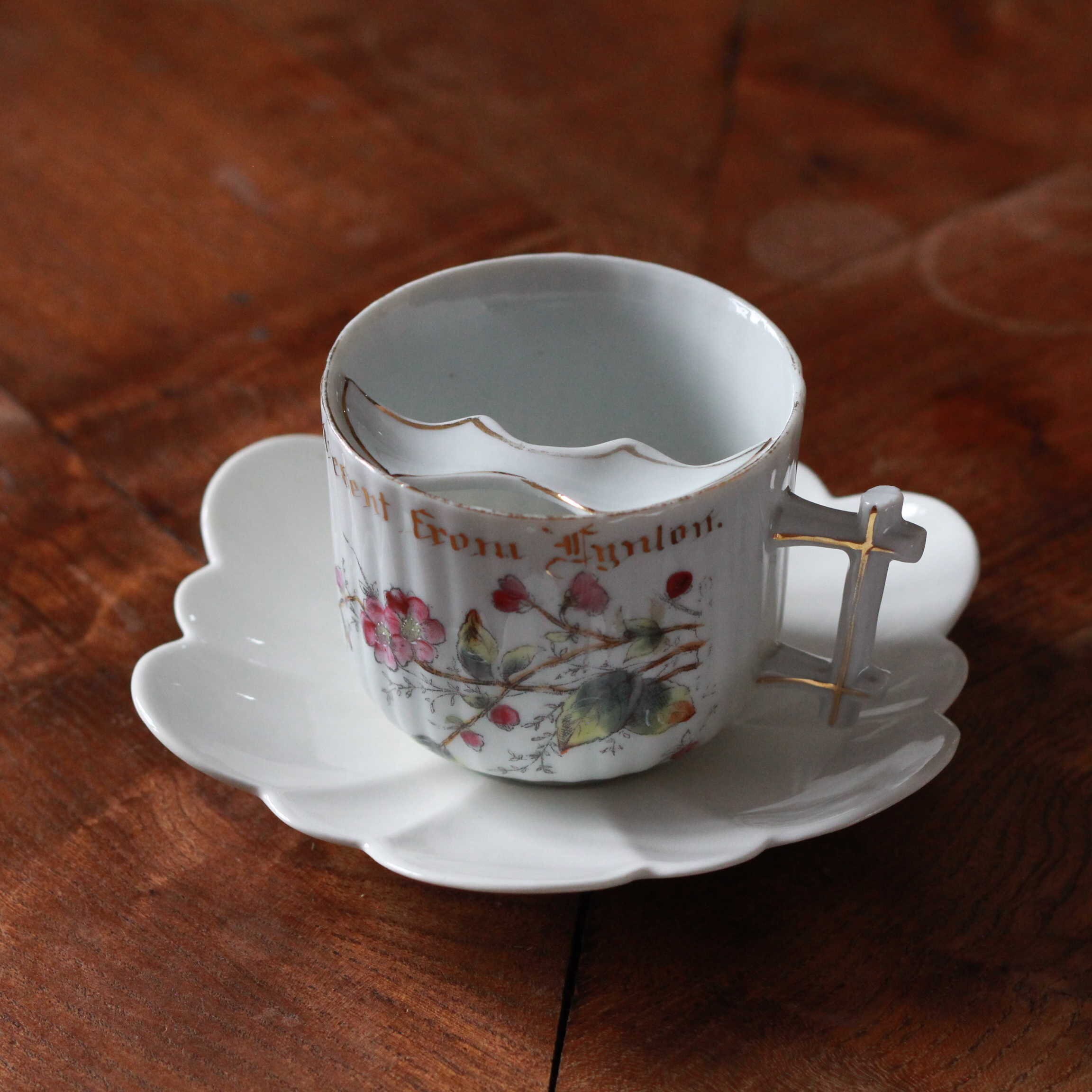Tasse à Moustache Florale avec Soucoupe - Vintage