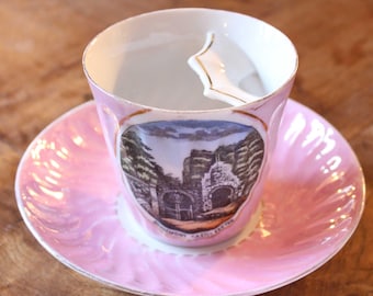 Taza y platillo con bigote vintage – Castillo Rougemont Exeter