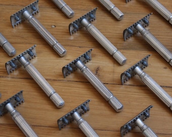 Maquinilla de afeitar de seguridad vintage, nueva de antiguo stock (NOS), fabricada en Francia - Aluminio