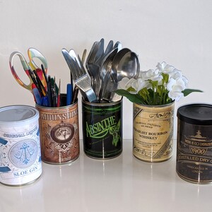 6 réplicas de latas vintage de ginebra, whisky, absenta, cerveza y licor de la época de la prohibición.