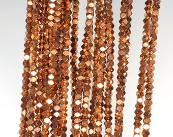 2 mm ローズゴールド ヘマタイト ジェムストーン オクタゴン キューブ 2 x 2 mm ルース ビーズ 16 インチ フル ストランド ロット 1、2、6、12、50 (90185539-837)