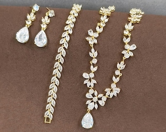 Collier Ras Du Cou (choker) Doré Avec Cristaux + Boucles D'oreilles Assorties - Occasion