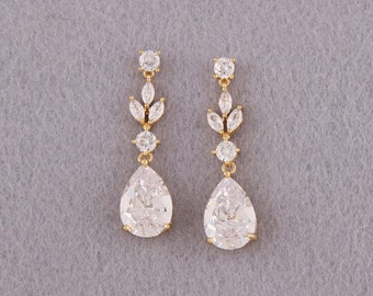 Boucles d'oreilles florales de mariée en or, boucles d'oreilles de mariage en or pour les mariées, boucles d'oreilles de mariage en lustre, cadeau de demoiselle d'honneur, boucle d'oreille goutte cz, bijoux de mariée