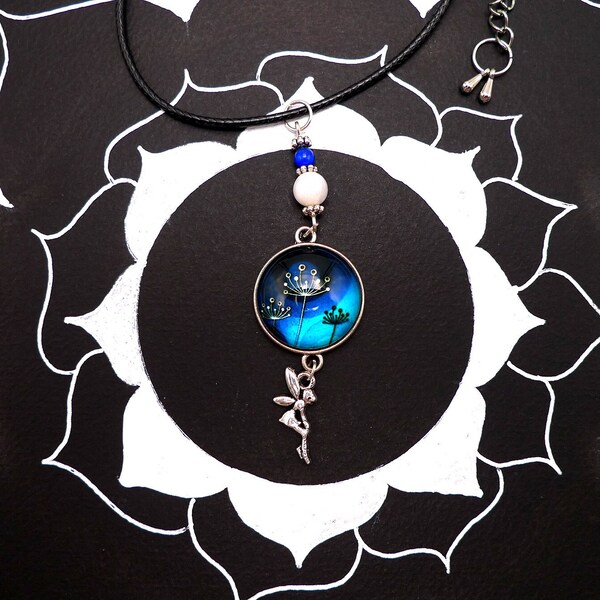 Collier pendentif plantes imaginaires et fée, cabochon de verre fond bleu et perles de pierres véritables de Péristérite et Lapis-lazuli
